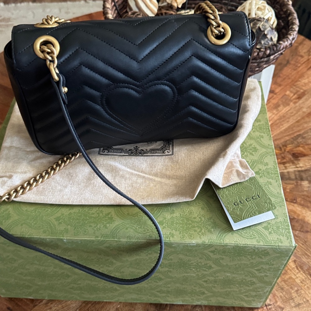Gucci Black Quilted Leather Shoulder Bag with Gold Hardware - Picture 3 of 10